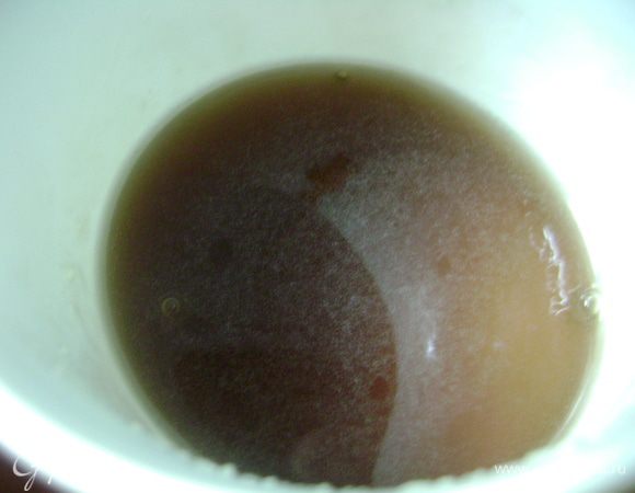 Для крема желатин замочить в соке на 30-40 мин, затем распустить при нагревании, не доводя до кипения (идеально в микроволновой печи). Дать остыть.