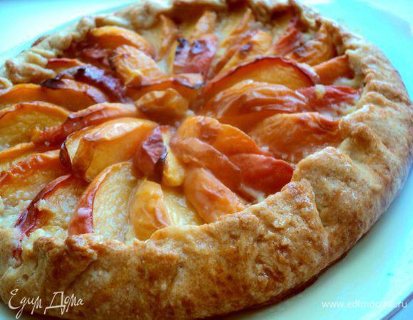 Выпекать при температуре 200 градусов 40 мин. Горячий пирог при помощи кисточки смазать медом. 