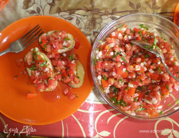 На картошку выкладываю сальсу 