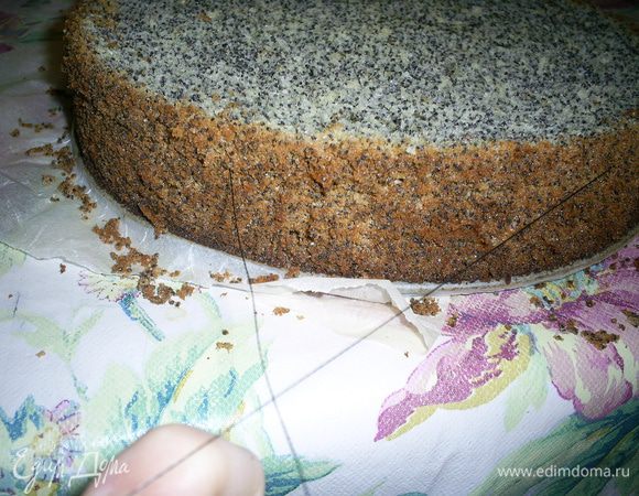 Даем остыть в форме, вынимаем и режем на необходимое количество коржей или просто едим с чаем или молоком. 