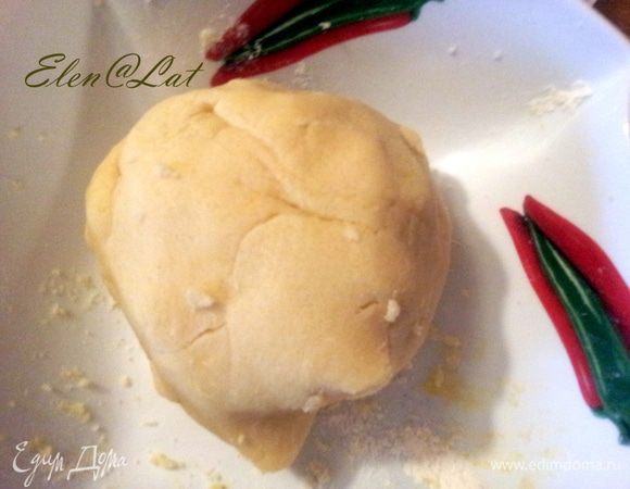 Все перечисленные ингредиенты для теста смешать и замесить мягкое тесто. Отделить от него 1/4 часть,  завернуть в пленку и положить в морозилку.
