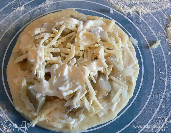 посыпать тертым сыром,запечь до готовности