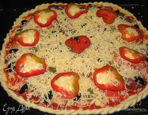 Посыпать сверху оставшимся сыром и разложить красиво перец