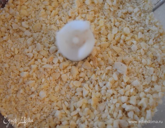 Миндаль рубим в блендере