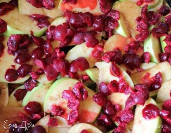 А здесь яблоки-вишни.