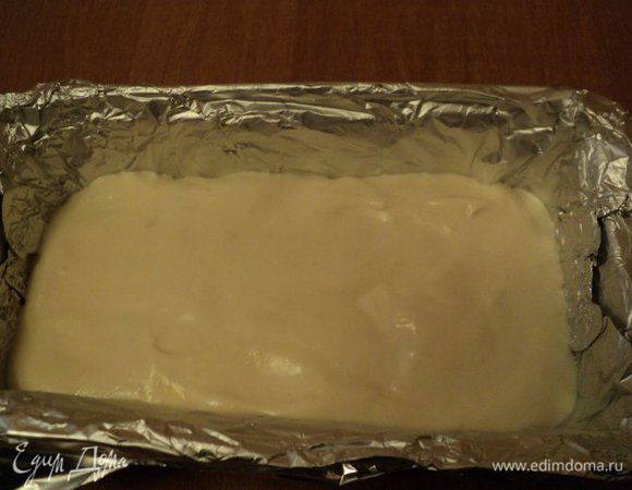 Затем налить слой белого суфле, остудить в морозилке.