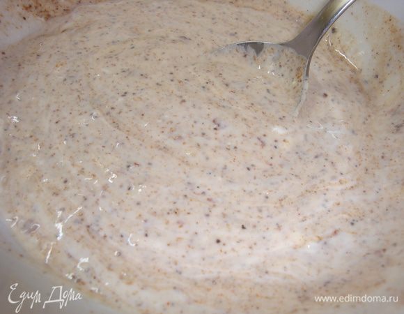 Смешиваем все ингредиенты для маринада. 