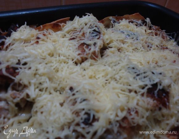 За 5-7 минут до готовности вытащить блюдо и посыпать тёртым сыром. Приятного аппетита!!!!!!!!!