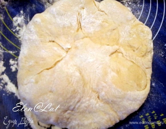 Готовим тесто. Для теста смешать все ингредиенты и хорошо вымесить. Получится гладкое, мягкое тесто.