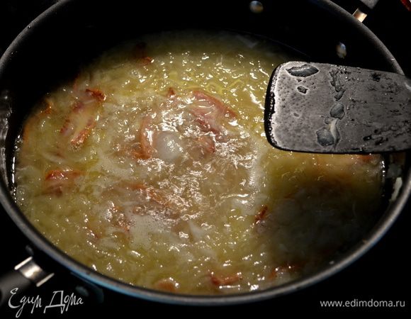 Добавим курин.бульон,как закипит снимем с огня.