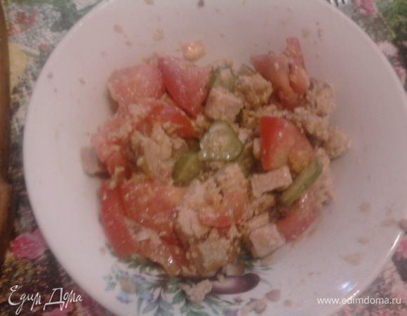 Также режим помидор, огурец, соединяем все вместе с луком, солим, перчим по вкусу.