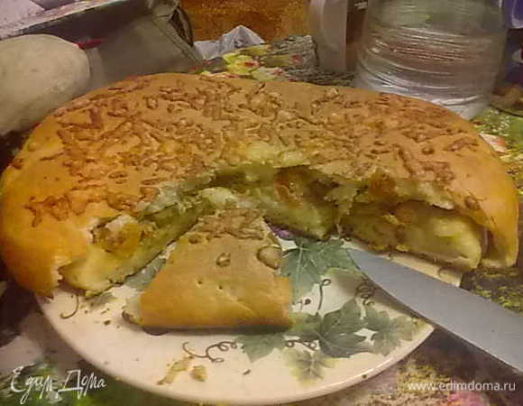 Духовку разогреть до 220 гр. и испечь пирог.