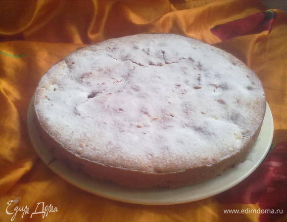 Выложить из формы, когда немного остынет и посыпать пудрой. Прятного аппетита!