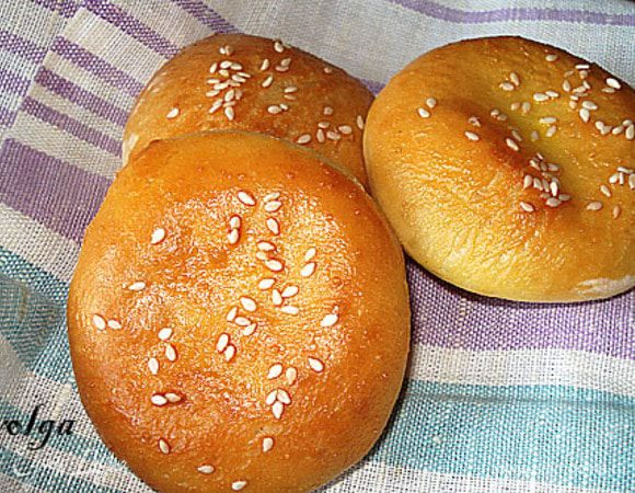 Выпекать в духовке при температуре 230-250 градусов минут 7-10, до зарумянивания.