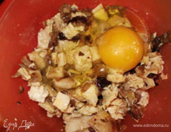 Добавить яйцо и все перемешать.