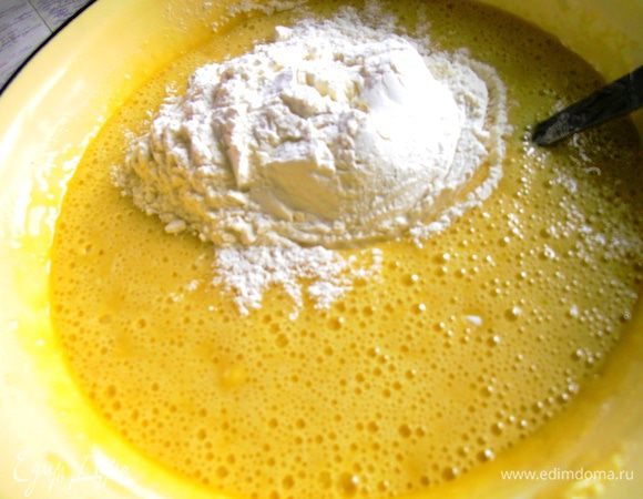 3-й...Видно,как меняется на глазах структура теста,идёт работа соды!