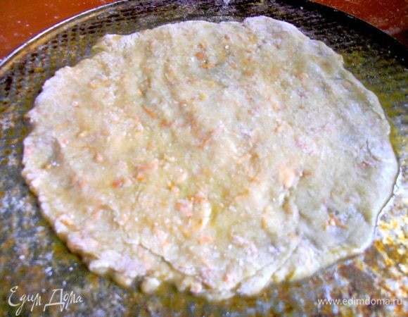 Последний корж,13-й,получился маленький,но это и хорошо,т.к.он исключительно пойдёт на крошку!