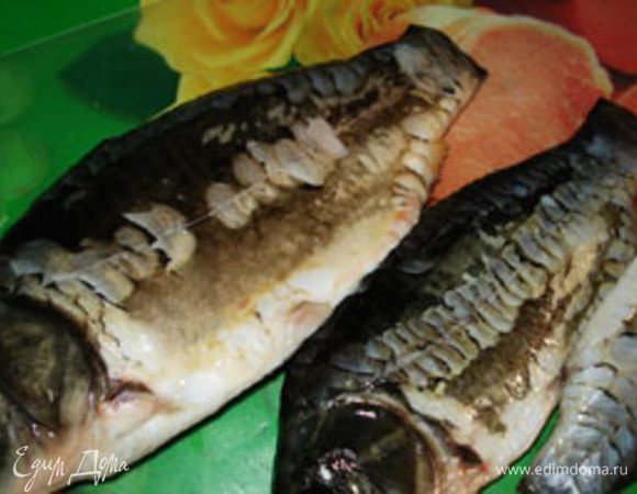 Карасей почистить, удалить внутренности и хорошо промыть