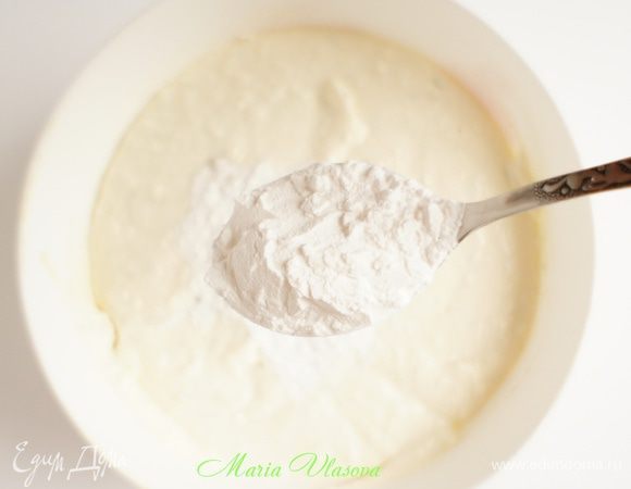 Всыпать крахмал. Перемешать.