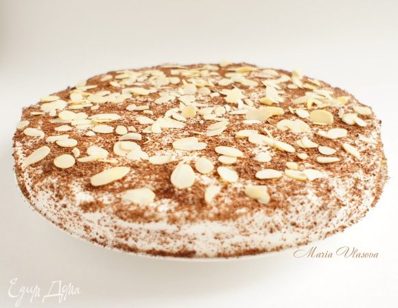 Украсить взбитыми сливками, шоколадом и миндальными лепестками (с кокосовой стружкой не менее вкусно).