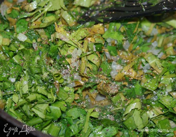 Добавить зелень, посолить и поперчить по вкусу. Остудить.