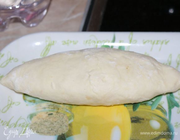 Слепить пирожок.