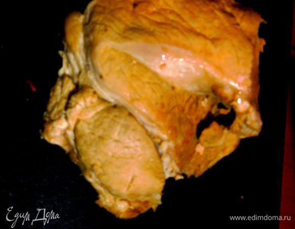 Мясо вытаскиваем из бульона, заранее сваренного для супа (или купите кусочек готового постного!), остужаем...