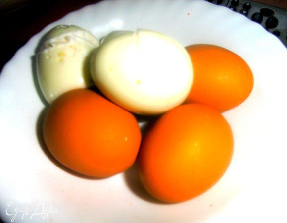 Яйца отвариваем...