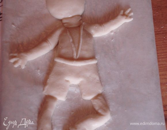 Подошла очередь вылепить голову с длинными ушками.