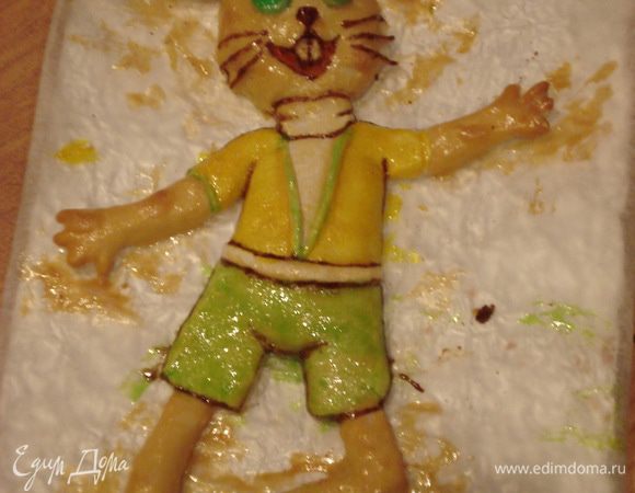 Раскрашиваем зайца сахарной глазурью (белок + сахарная пудра), смешанной с пищевыми красителями и корицей.