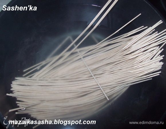 Собу сварить согласно инструкции на упаковке.