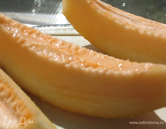 Дыни очистить, освободить от зерен 