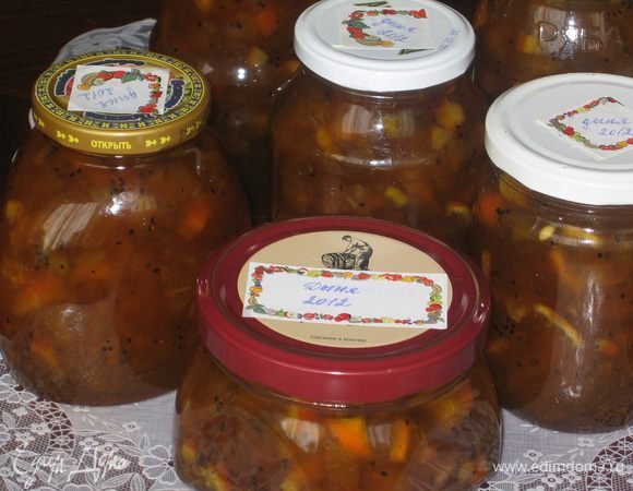 У меня вышло 6 небольших баночек (примерно по 400 мл), т.е. около 2,5 кг нетто