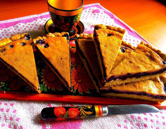 На ночь я его оставила под полотенцем и он ни грамма не подсох(наверно,благодаря сметане!).