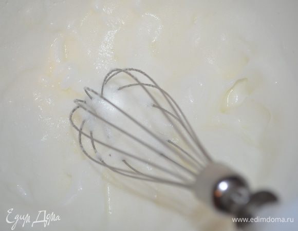 1 белок взбить в крутую пену