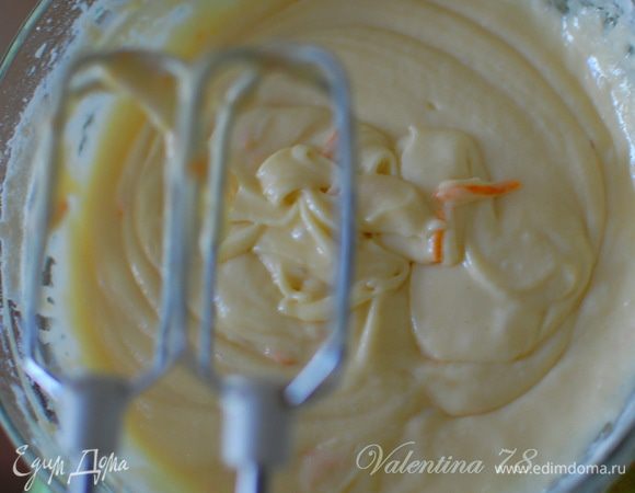 Добавила остальные ингредиенты и хорошо вымесила.