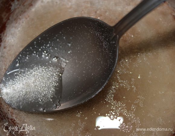 Желатин залить 50 мл воды и оставить на 10 минут для набухания.