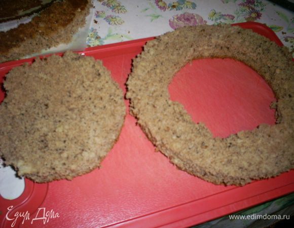 Ищем и вырезаем еще один шаблон. Среднее кольцо пока отложим в сторонку.