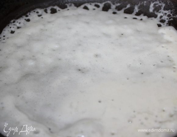 Выпекаем на хорошо разогретой сковороде на среднем огне с двух сторон.