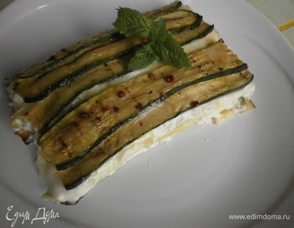 Посыпать красным перцем горошком. Запечь в духовке 20 минут при температуре 180 градусов, в заранее нагретой духовке.
Приятного аппетита!