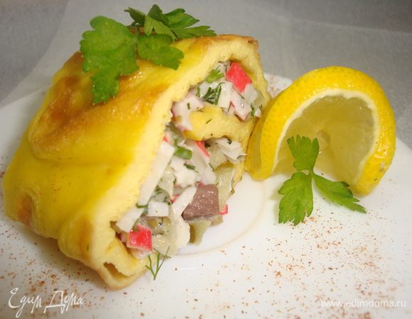 Разрезать на порции и подавать.