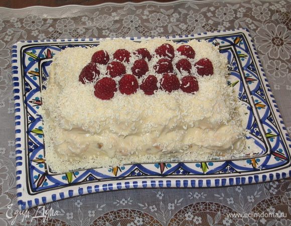 Украсить любыми свежими ягодами и поставить в холодильник на 1-2 часа. После охлаждения торт готов. Счастья Вам!