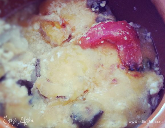 Это блюдо очень удобно, так как оно будет горячим, даже если вы его приготовите за несколь часов до подачи. Я оставляю горшочки в духовке и периодически прогреваю, чтобы они не остывали. Приятного аппетита!