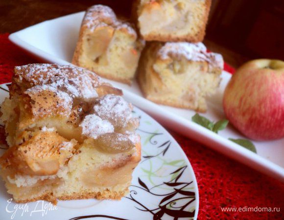 Охладить, посыпать сверху сахарной пудрой. При подаче порезать на кусочки.