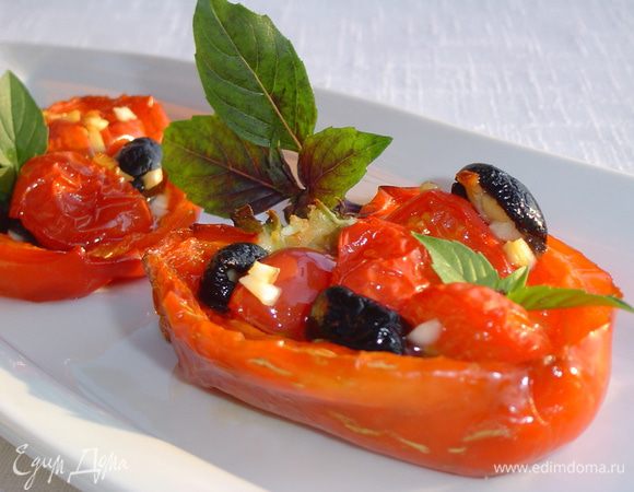 Запекаем при температуре 190 гр. 35-40 минут.Даем перцам остыть, берем свежий батон, макаем его в подливку и наслаждаемся великолепным вкусом!!!