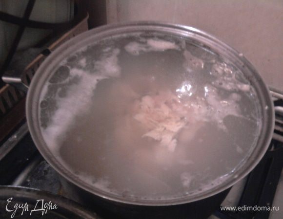 Куриную грудку отварить.