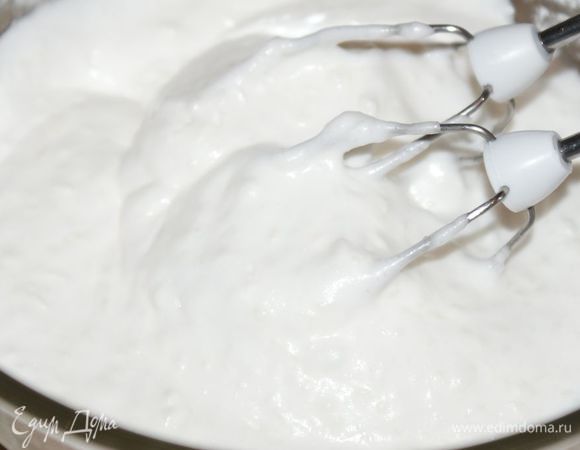 Добавить кокосовую стружку и аккуратно перемешать.