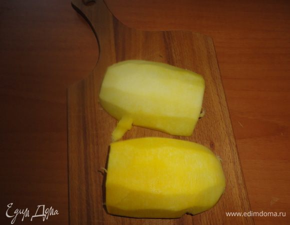 Кабачок вычистить и натереть на мелкой терке.