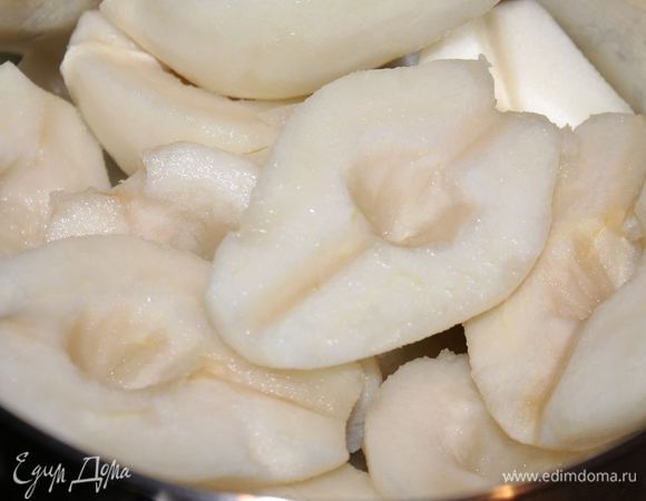 Груши очистить от кожицы, и удалить сердцевину.
