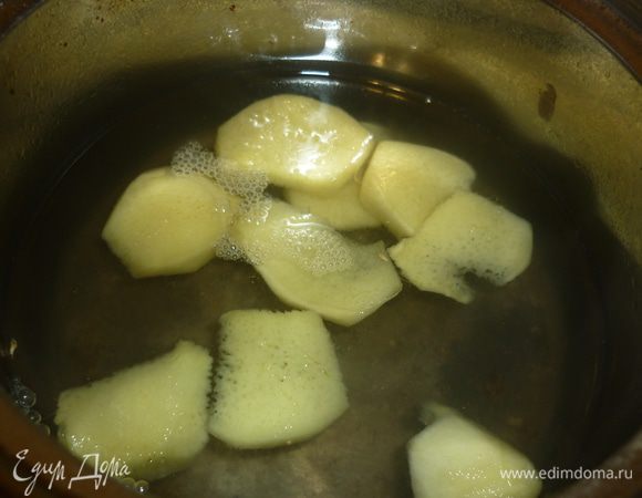 имбирь почистить, порезать, вскипятить в стакане воды вместе с сахаром и оставить остывать и настаиваться